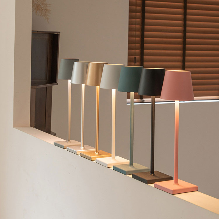 ClassicLume | Lampada da Scrivania Moderna Ricaricabile